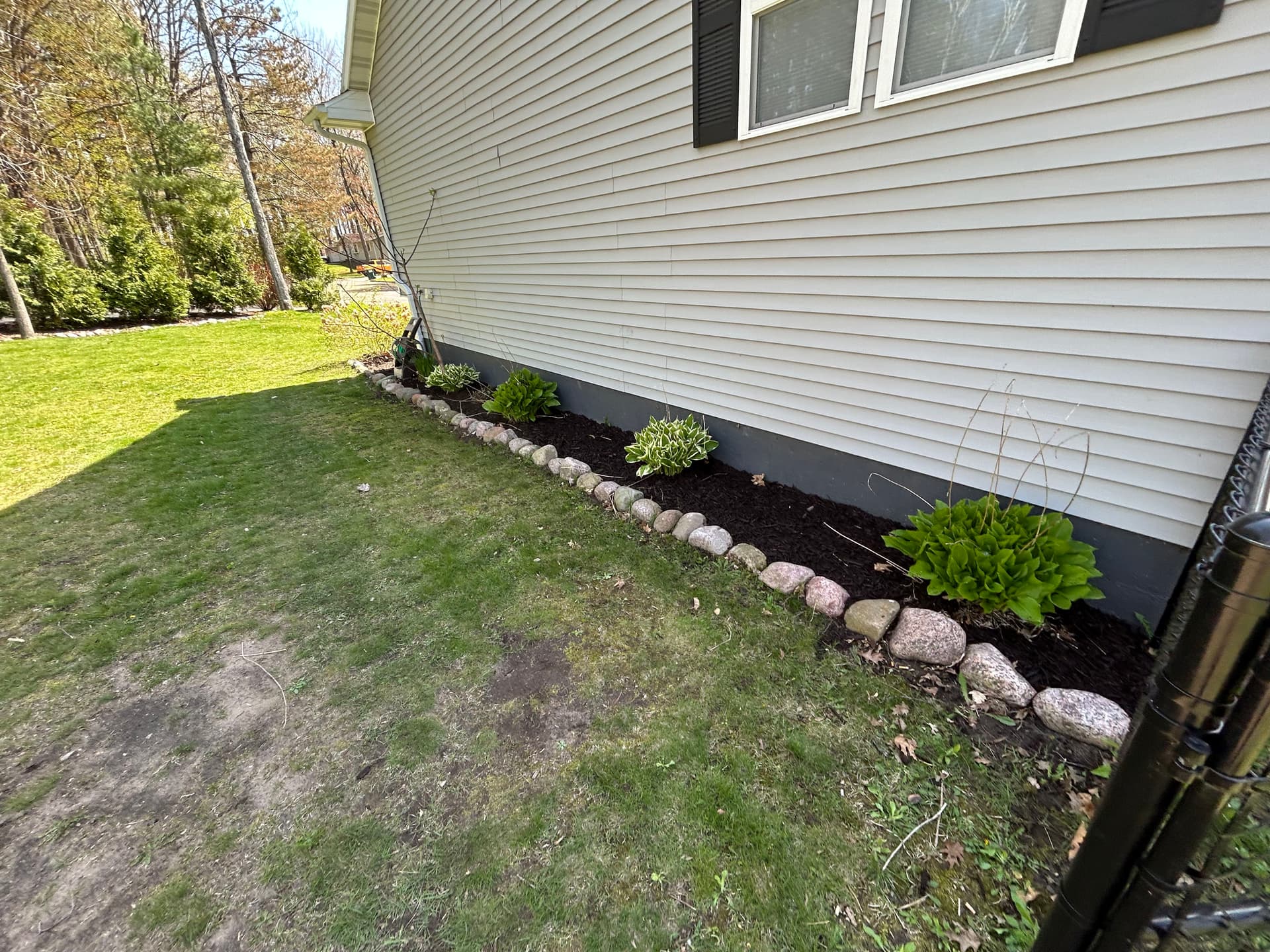 Gallery photos for Fresh Mulch Install That Actually Does Its Job: Image #2