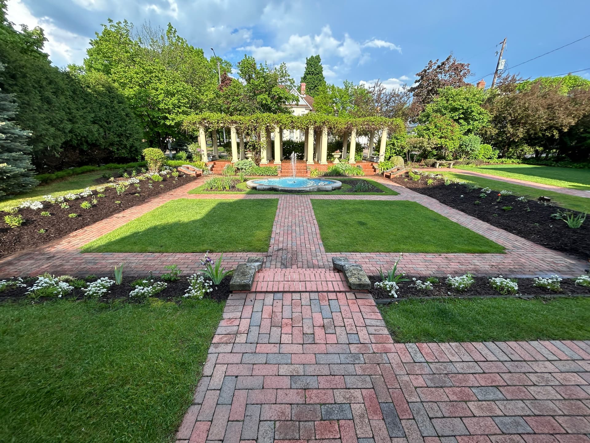 Gallery photos for Fresh Mulch That Makes a Formal Garden Shine: Image #1