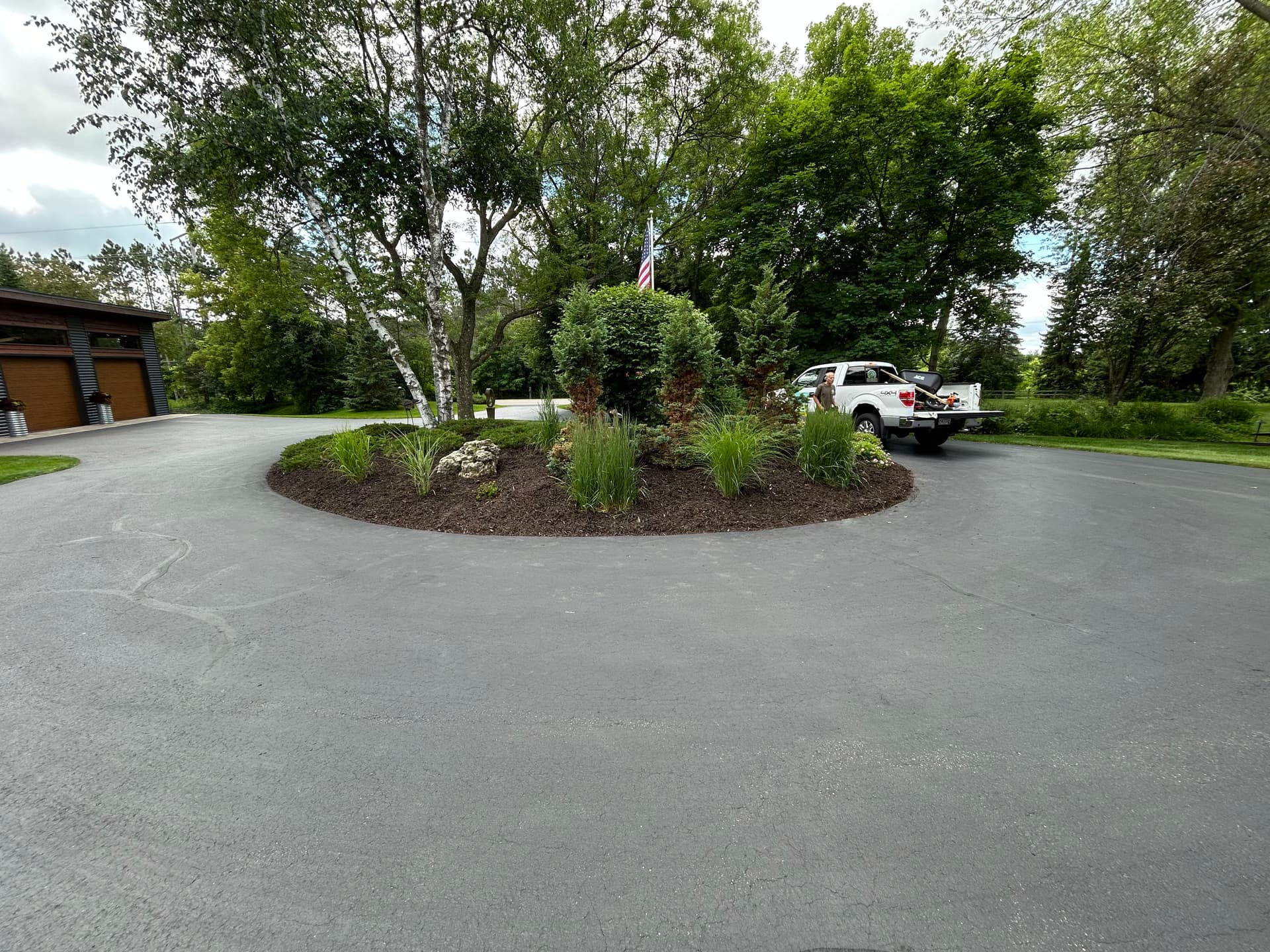 Gallery photos for Fresh Mulch Install That Actually Does More Than Look Good: Image #2
