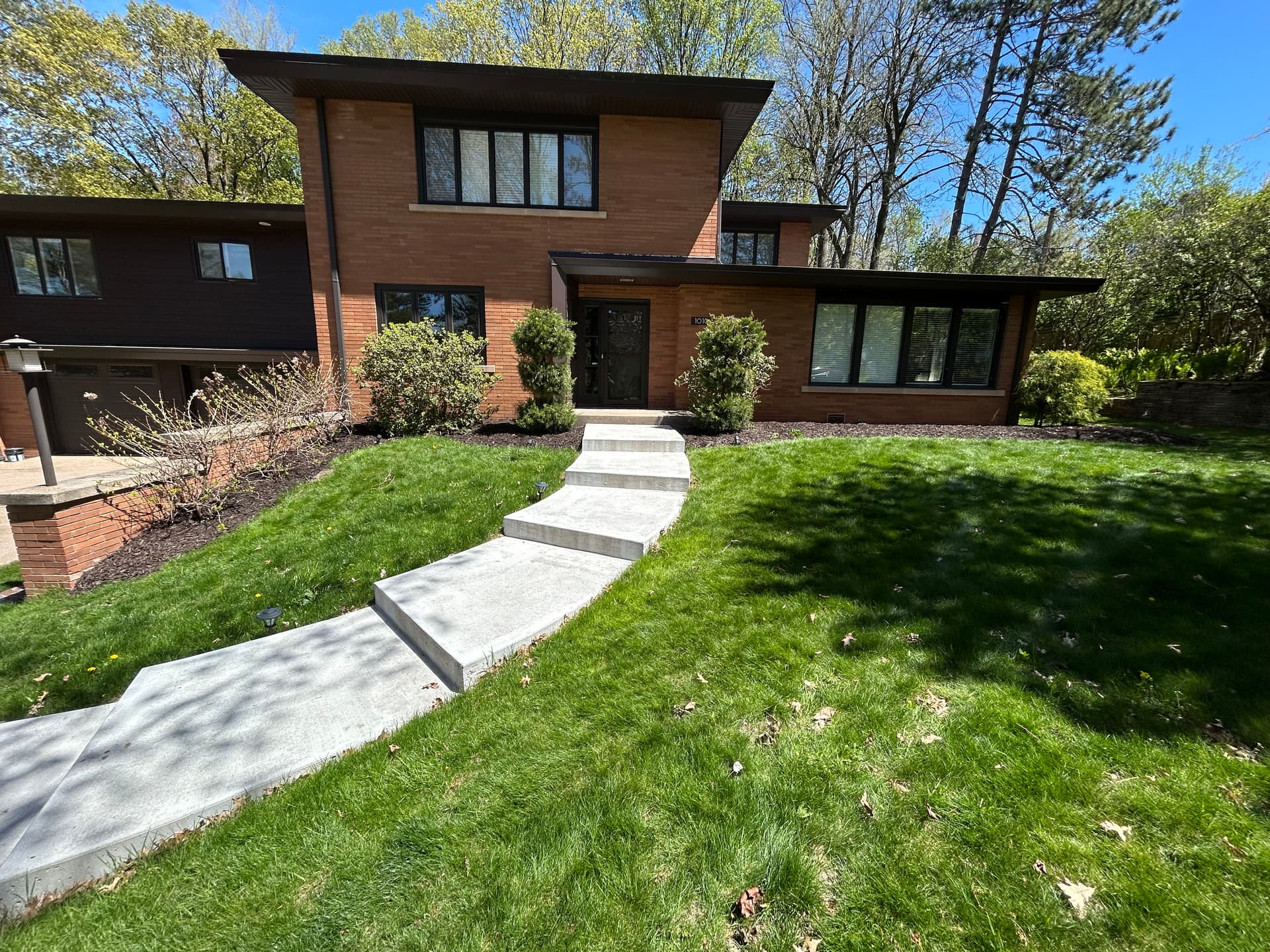 Gallery photos for Fresh Mulch Beds That Actually Do More Than Look Good: Image #2